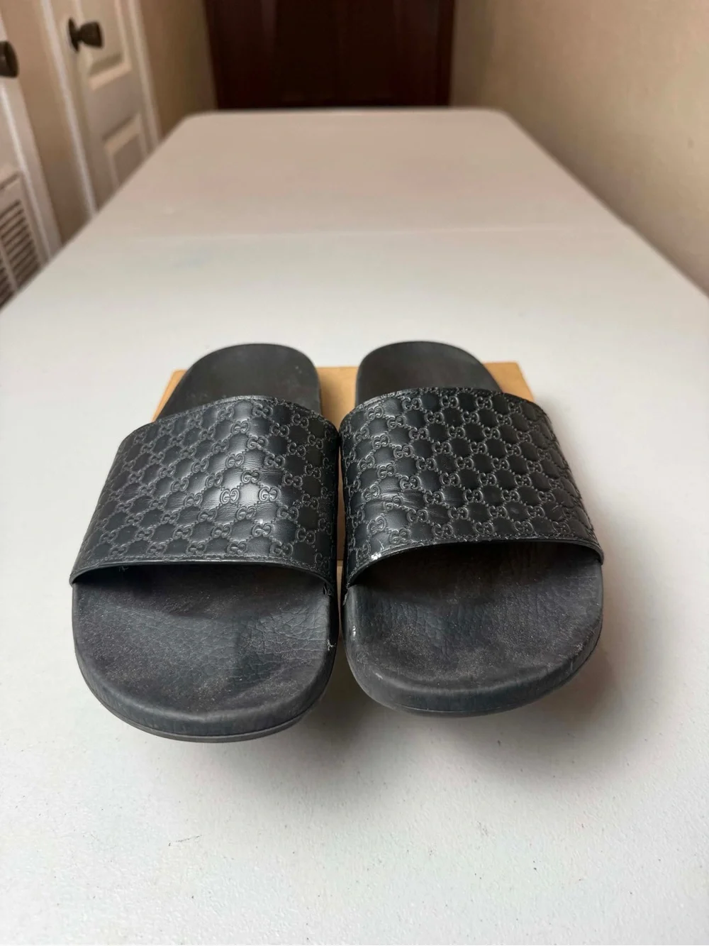GUCCI Microguccissima Benassi Shower Sandals Black Sz 9